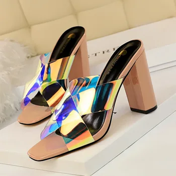 

Fashion High Heeled Sandals Lacquered Leather Hollow High Heeled Square Headed Reflective Cross Strapped Slippers