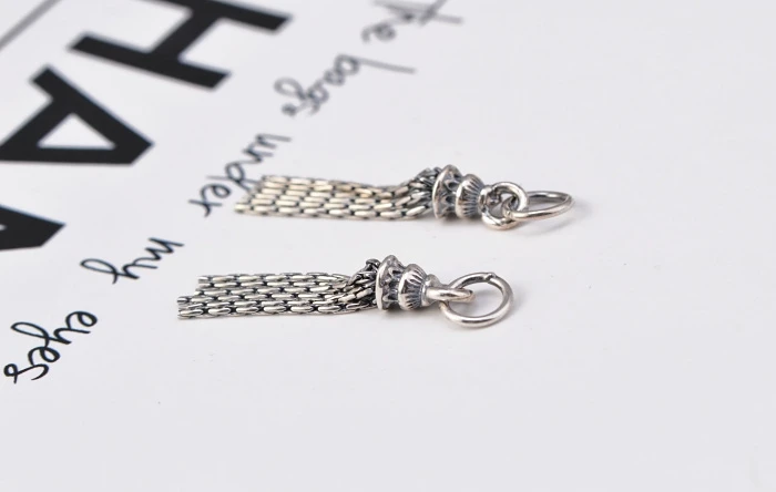 silver-tassels001b