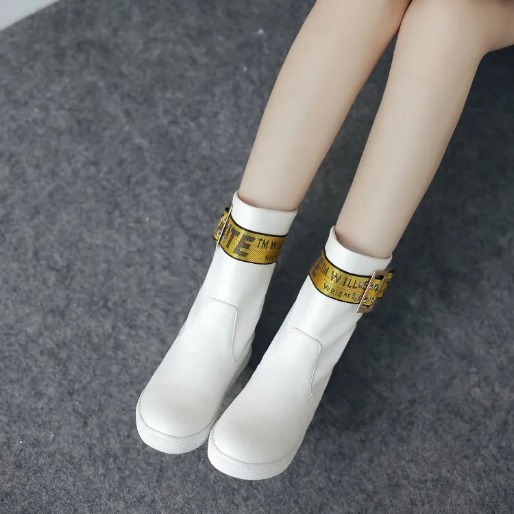 

Big Size 11 12 13 14 15 16 17 Fashion Trend of Inside Heightened Shoes Snow Boots with Belt Buckles and Elevated Shoes