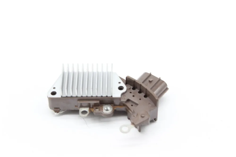 12V ALTERNATOR VOLTAGE REGULATOR DENSO MAZDA TOYOTA AVENSIS VRG46892 WOOD AUTO