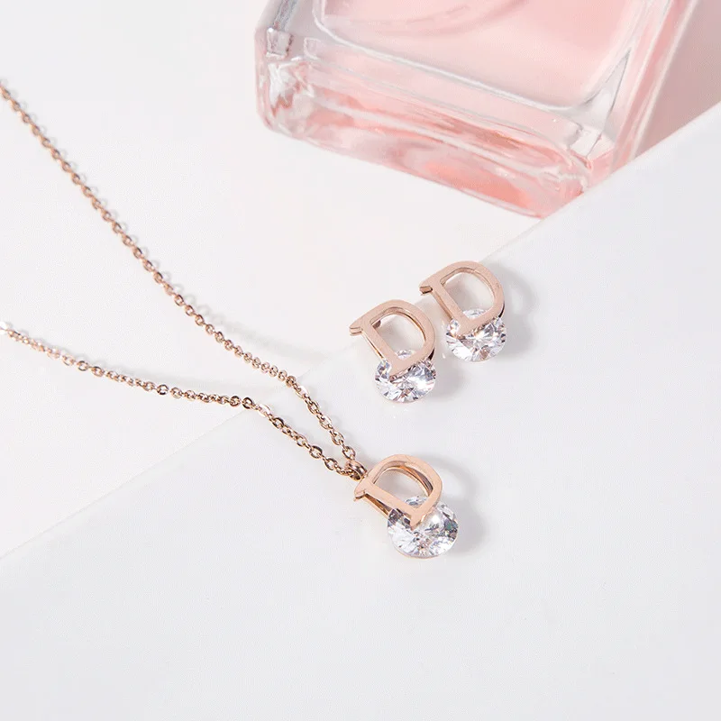 

YUN RUO New Arrival Rose Gold Color AAA Zircon D Letter Pendant Necklace Set Fashion Titanium Steel Woman Jewelry Prevent Fade