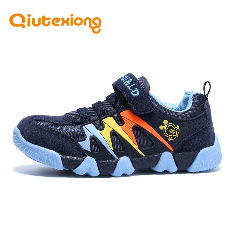 Qiutexiong جدي رياضة الفتيات الفتيان أحذية الأطفال والأحذية والجلود للمدرسة أطفال أحذية الرياضة الاحذية تنفس الأحذية