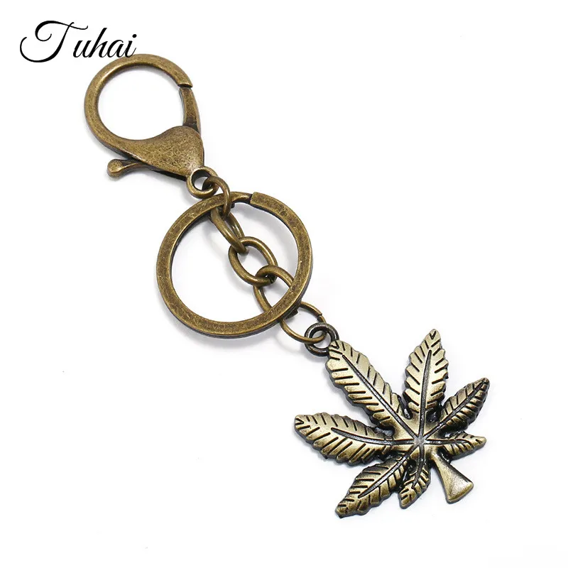

Assorted Keychains Maple Geometry Shape Pendants Key Chains Alloy Metal Vintage Gold Color Keyring Souvenirs Gift Bag Holder