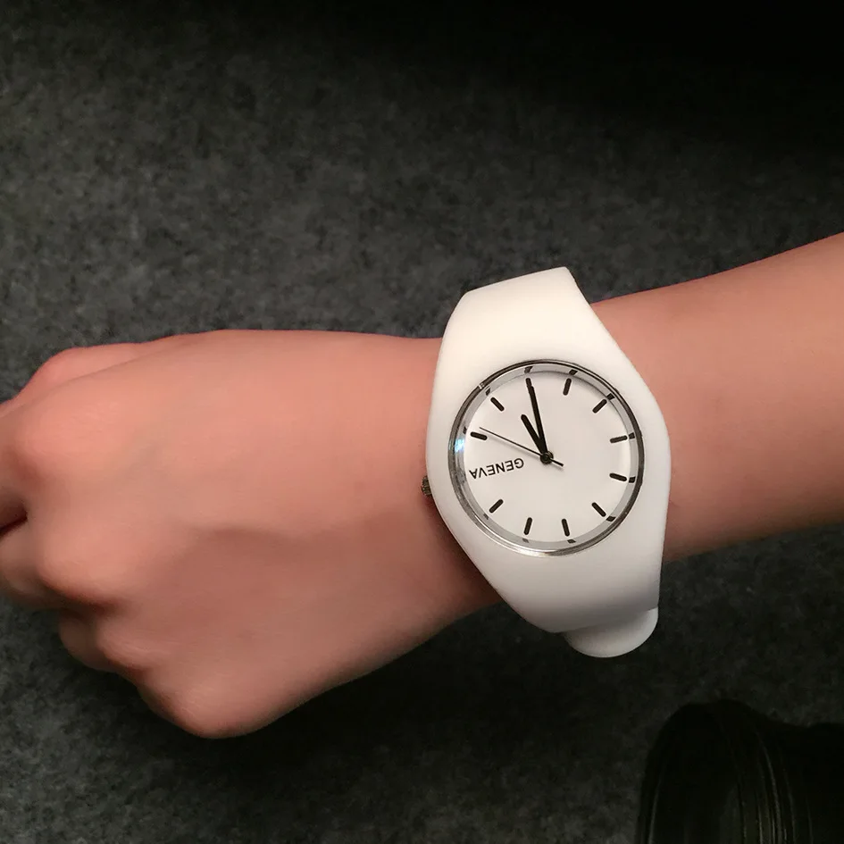 Venta-caliente-marca-de-moda-de-oro-las-mujeres-del-reloj-del-cuarzo-del-deporte-de (3)