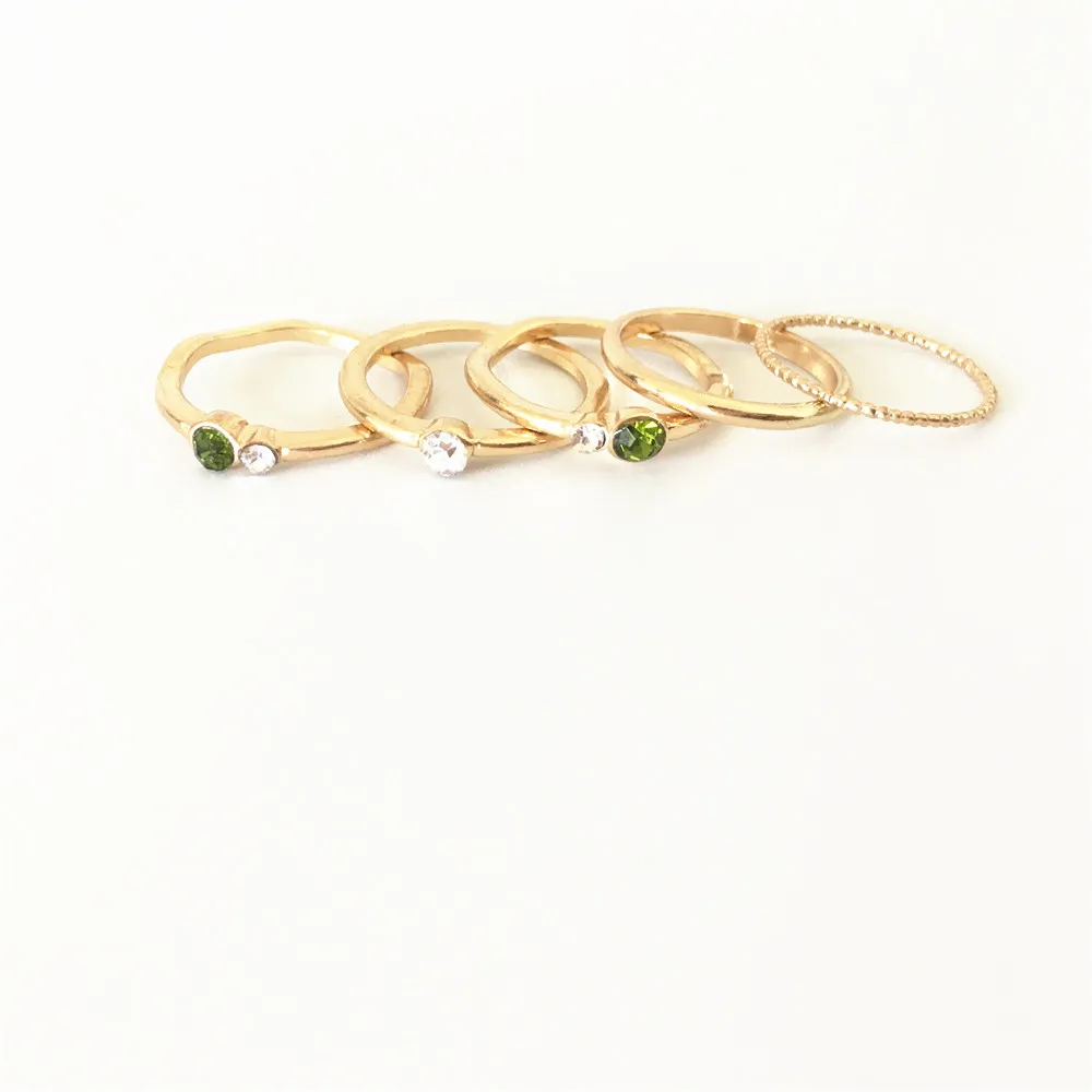 

CASUAL GOLD COLOR PLATING GREEN & CLEAR STONE 5 PIECE RING SET