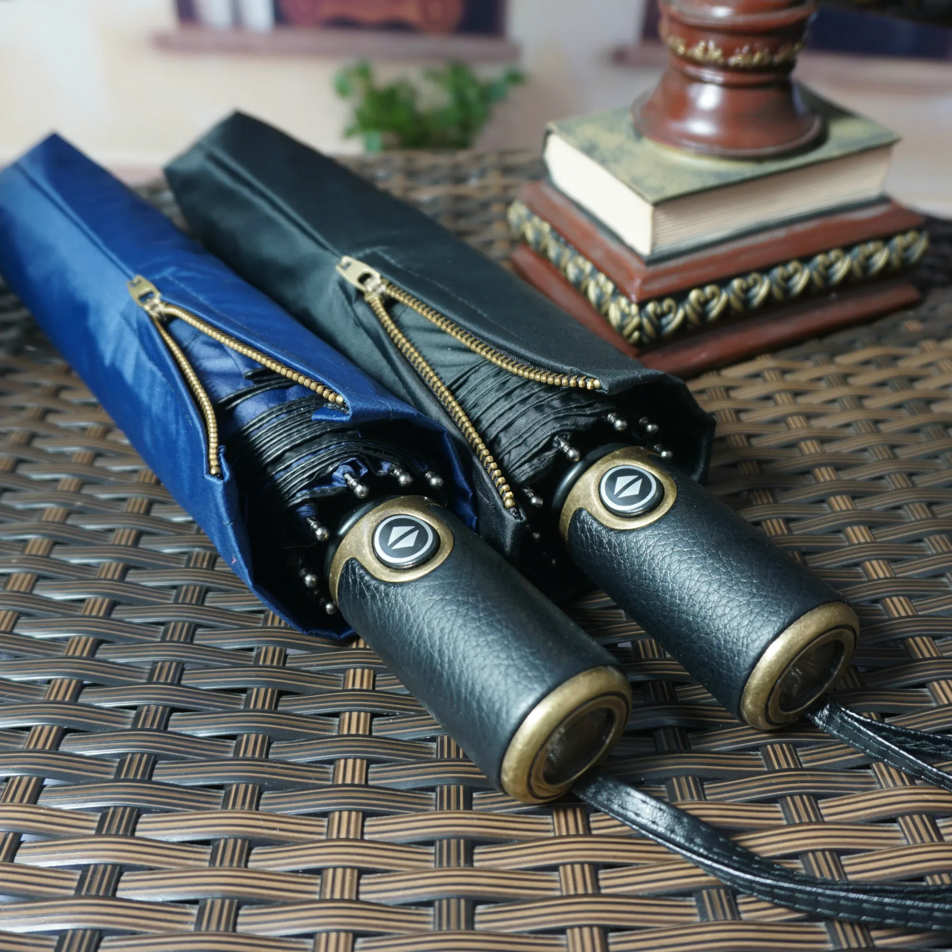 

10 Ribs Strong Automatic Umbrellas Wind Resistant Men Black Three Folding Umbrella Rain Leather Handle Classic Business Paraguas