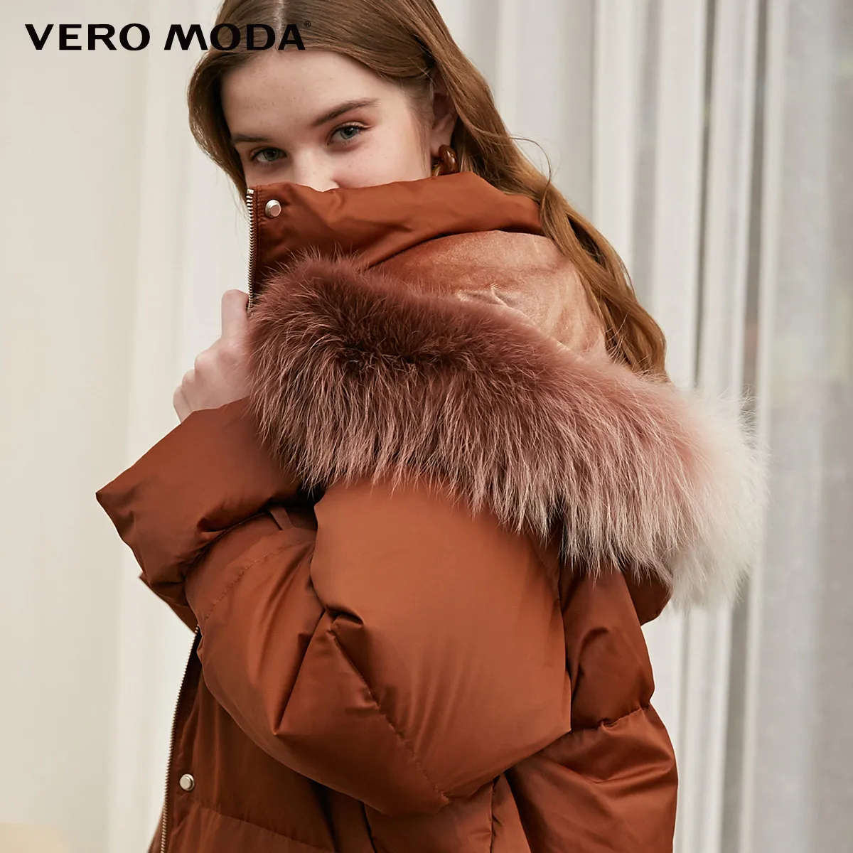 Vero Moda женский пуховик средней длины с капюшоном из меха енота | 318412537