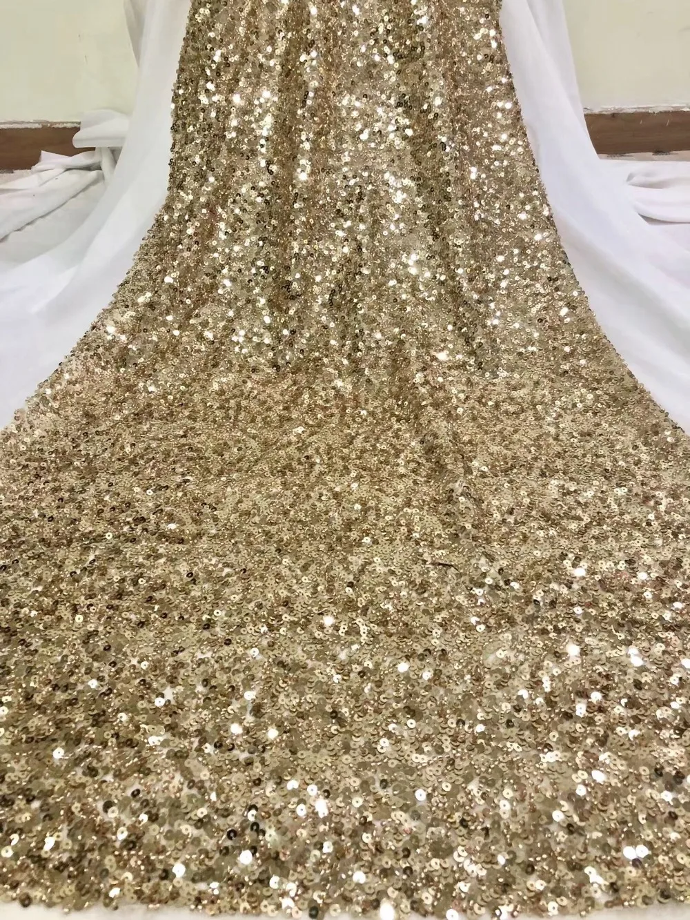 

High quality African lace fabric, new French lace fabric with beautiful sequin embroidery Nigerian lace fabric used for clothing