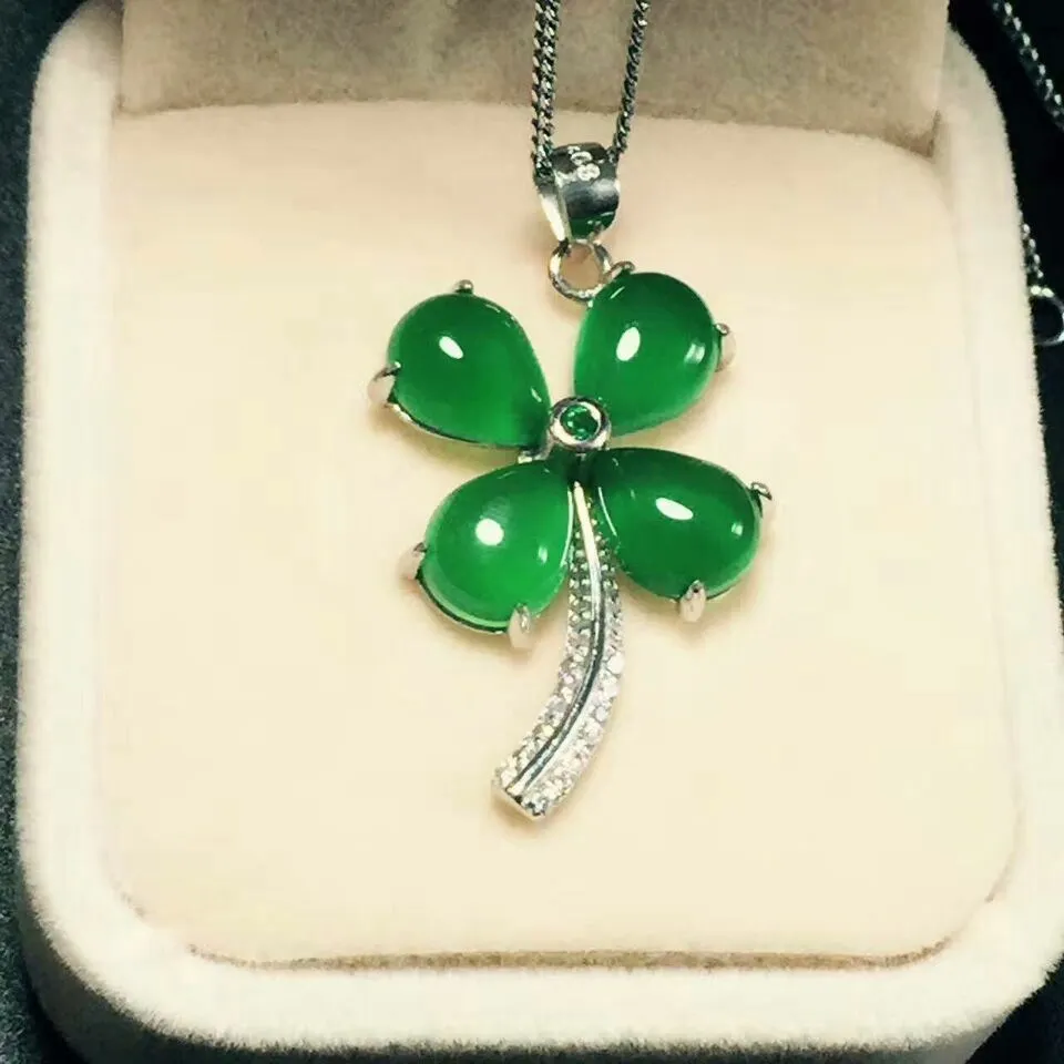 

2019 New Women's necklace s925 Sterling silver with natural green jade pulp four-leaf grass pendant necklace