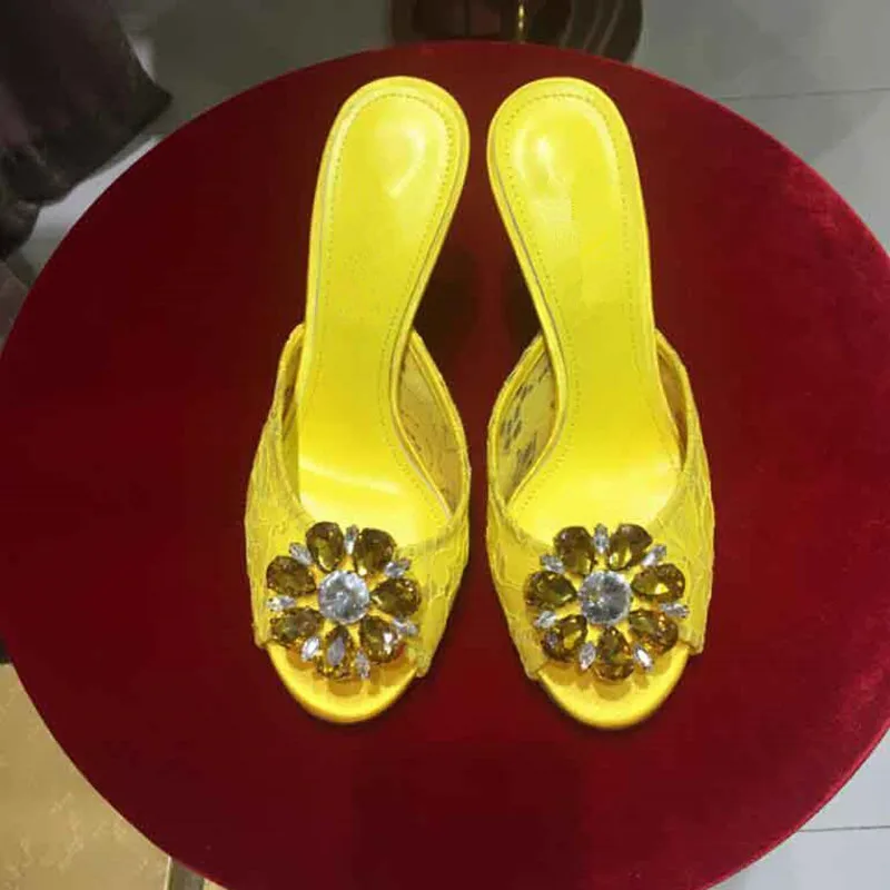 Стразы; кружевные шлепанцы с вырезами; Женская Роскошная обувь для вечеринок с кристаллами; пикантные женские туфли без задника на высоком каблуке с открытым носком - Цвет: yellow