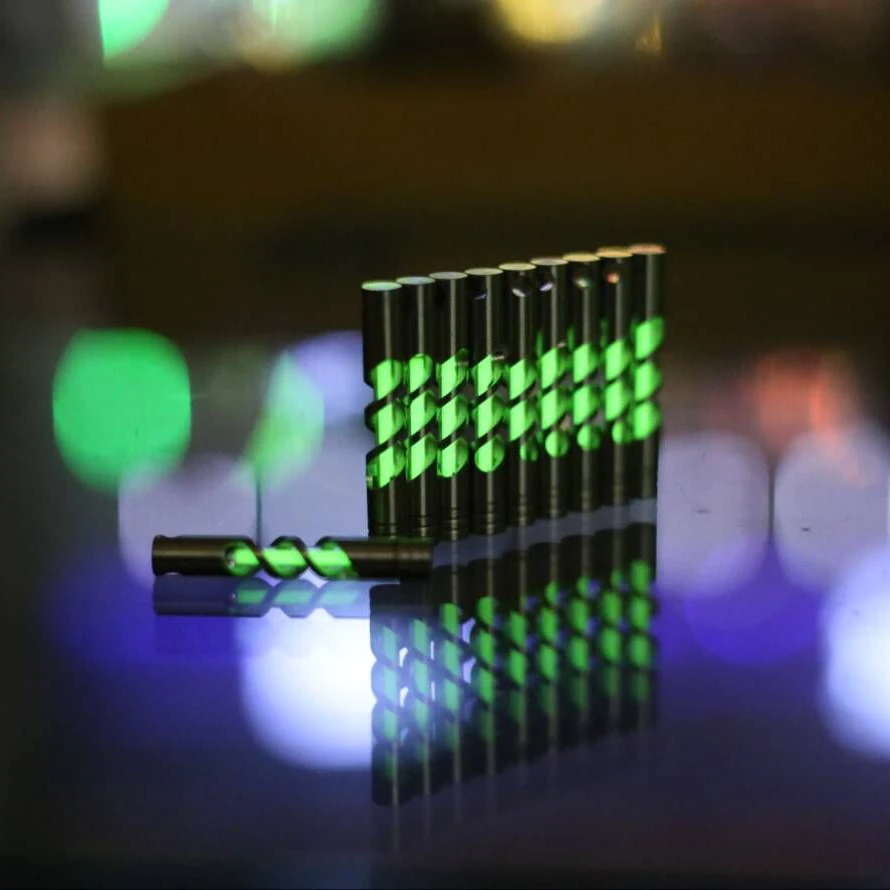 25 yrs Self-luminous Charm Keychain Tritium Glowing Leaf Key Chain Ring Lamp 