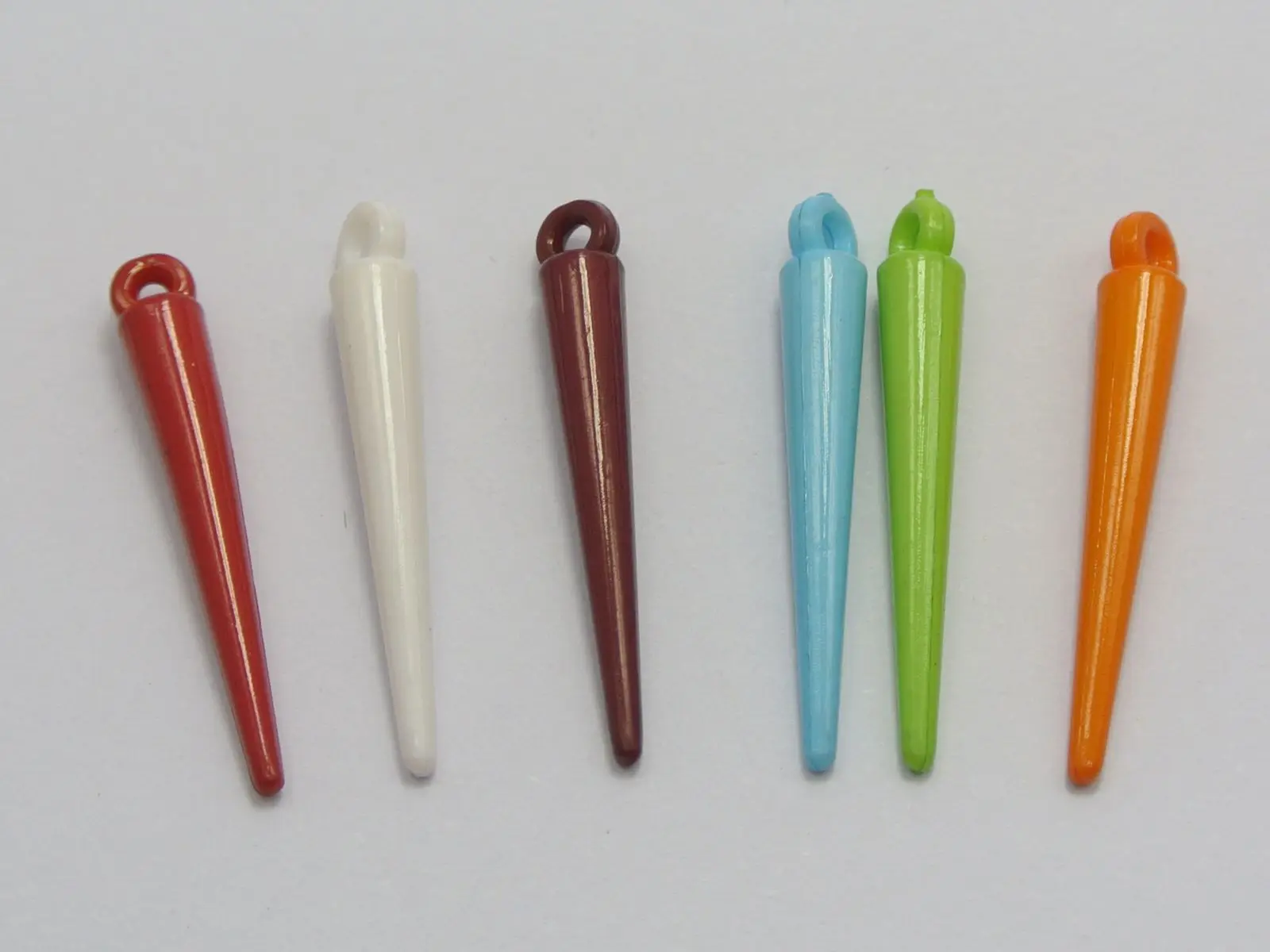 

100 Mixed Bubblegum Color Acrylic Spike Rivet Charm Pendants 34X5mm