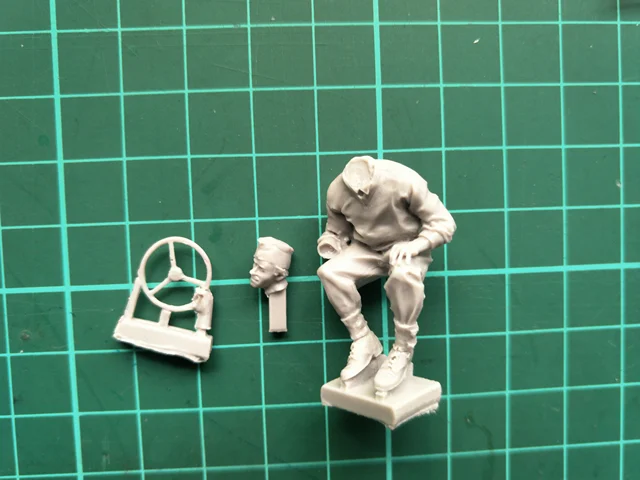 1/35 model kit resin kit     D.A.K. Kubelwagen crewGerman Paratroopers 3