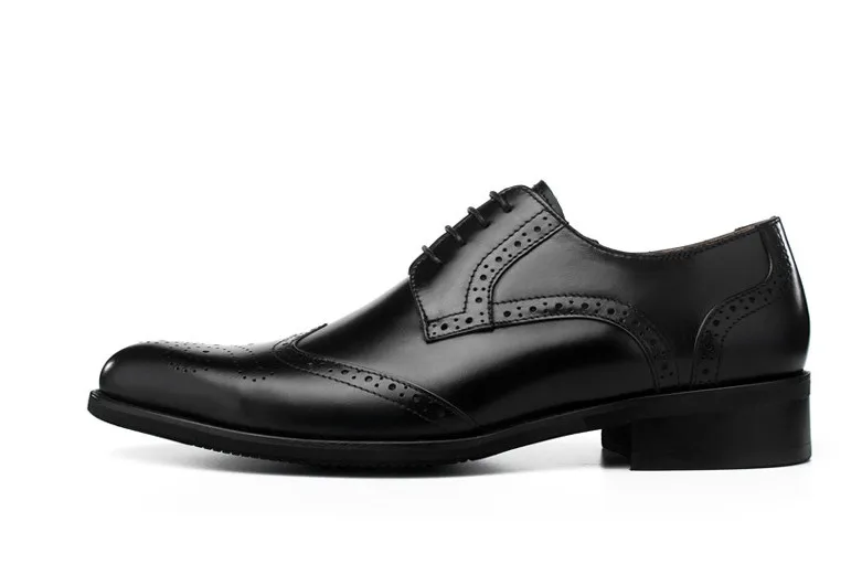 Личность Для мужчин с острым носком из натуральной кожи ручной работы смешанные Цвет Кожаные модельные туфли обувь Для мужчин резные