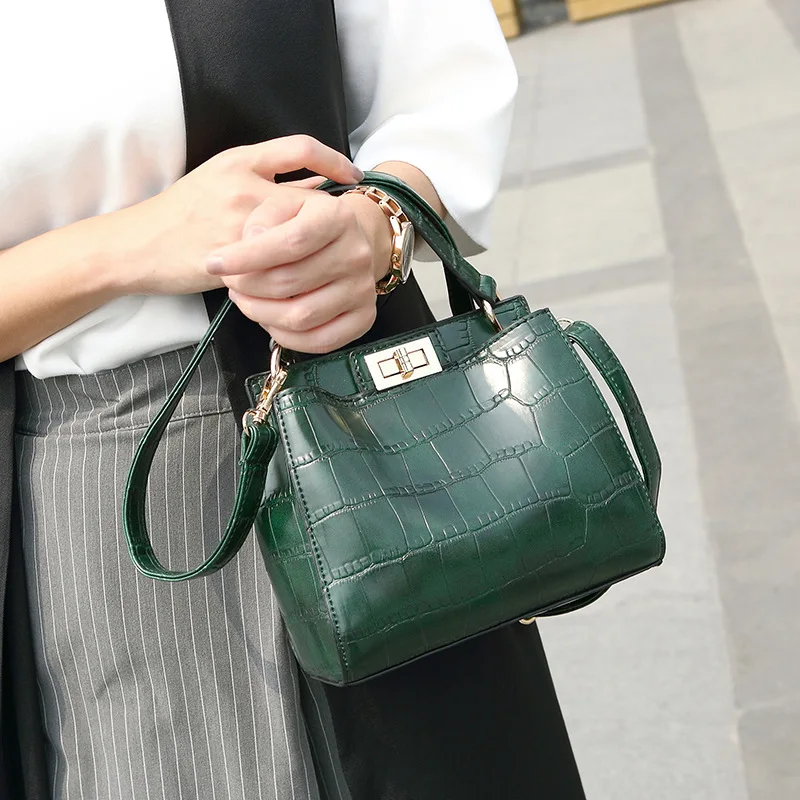 

ADIYATE Luxury Crocodile Pattern Shoulder Bags Kitten Lady Bags Fashion Small Women Messenger Bag Shop Online Handbags Cheap 3