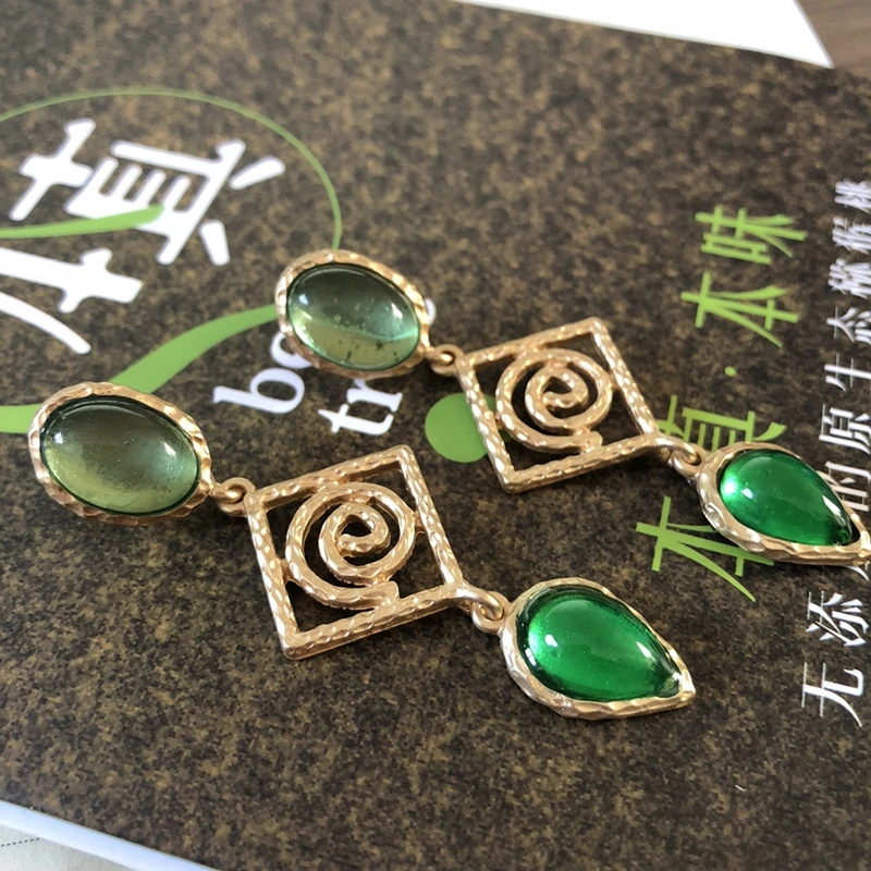 

Free Shipping Green Opal Teardrop Filigree Geometric Stud Earring
