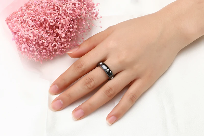 Черные и белые керамические женские кольца, новые модные кольца для женщин, большие шикарные циркониевые кольца, керамические ювелирные изделия, рождественский подарок