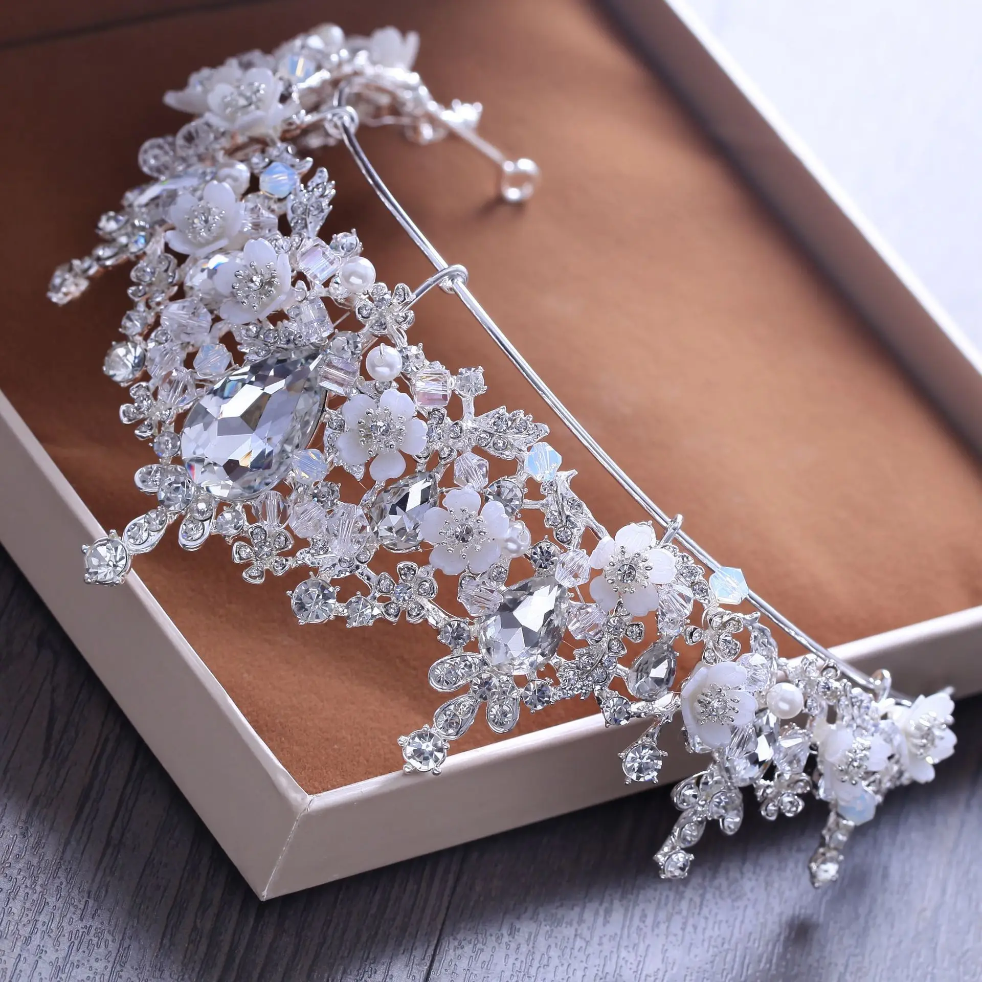 

High Quality Water Drill White Boutique Bride Crown Wedding Celebration hair Accessories Wholesale