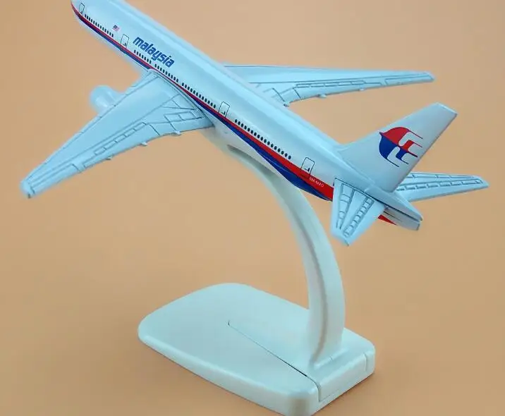 Модель самолета Боинг 777 авиакомпании Малайзия самолет металлическая модель для