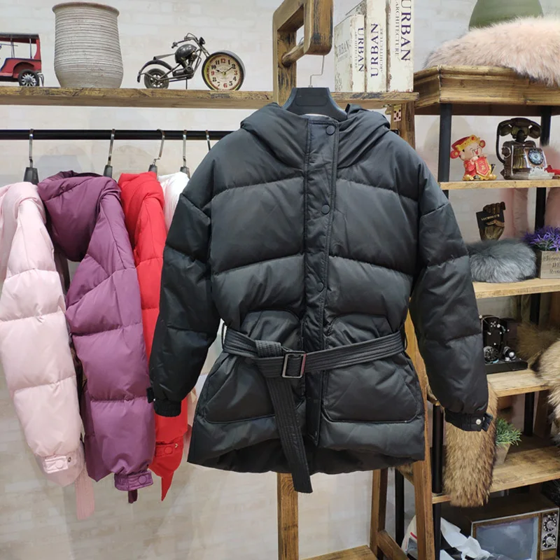 Beste 2019 Winter Jas Vrouwen Slanke Hooded 90% Witte Eend Donsjack Met Riem Vrouwelijke Down Parka Dikke Warme Winterjas sneeuw Uitloper