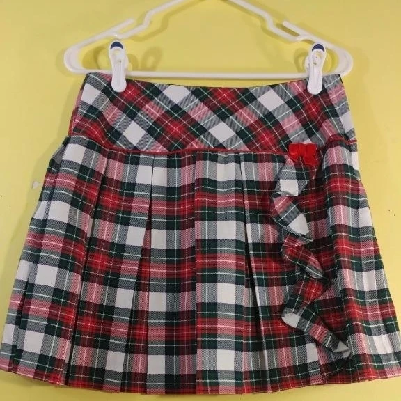 Nice SKORT Hartstrings red green white plaid size 16 skirt with shorts
