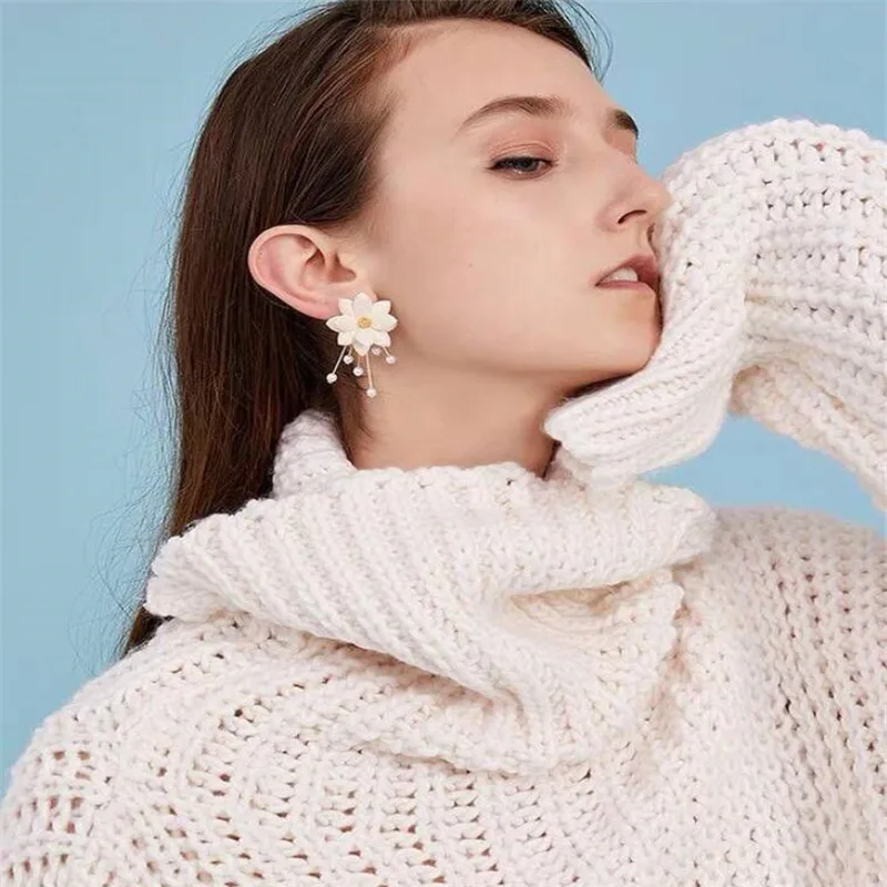 

1PAir European dimensional fashion cute flower women's earrings white pearl drop Dangle Statement earrings female jewelry