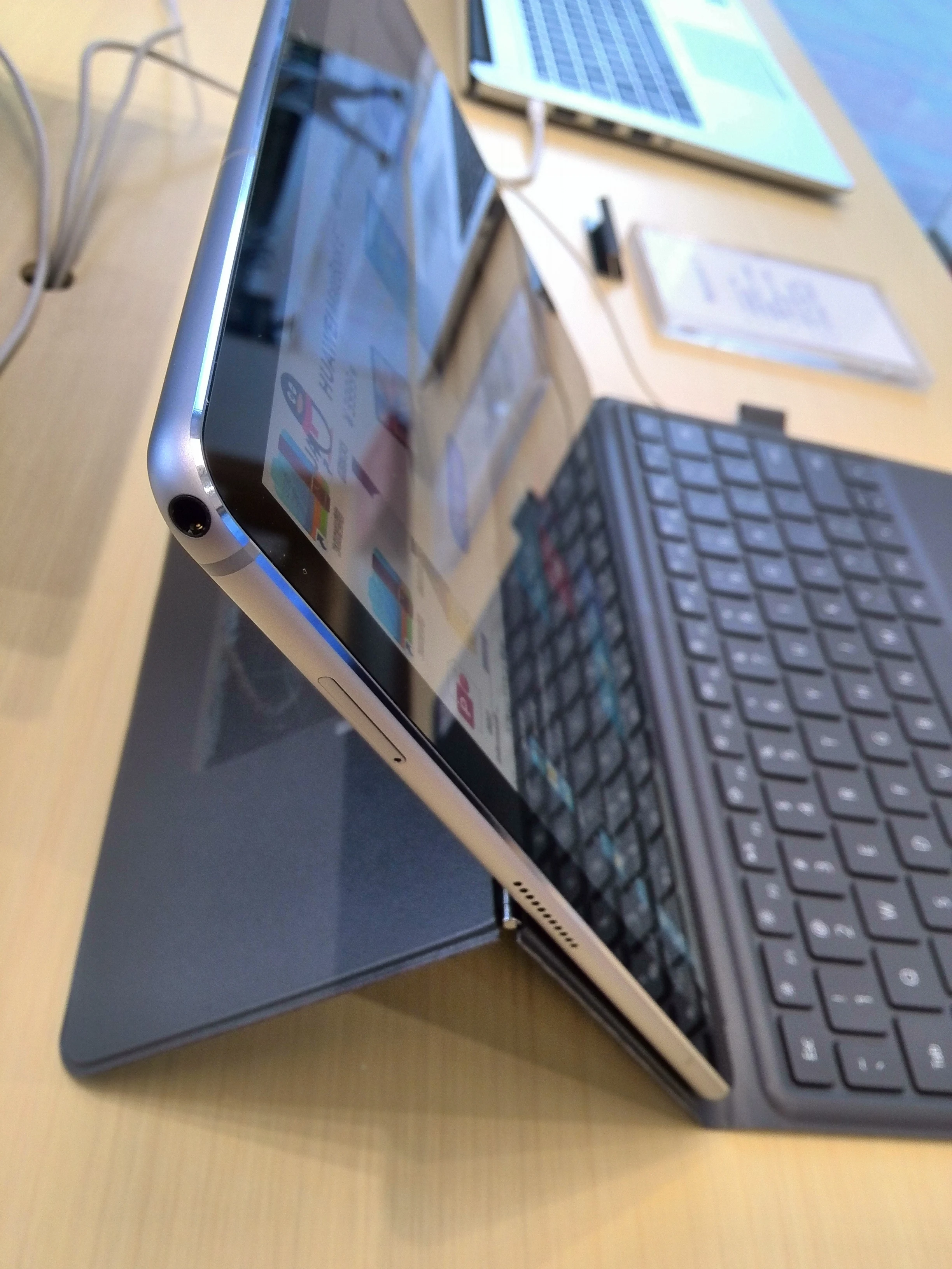 Новые 4 аппарат не привязан к оператору сотовой связи 2 в 1 ноутбук huawei MateBook E 2019