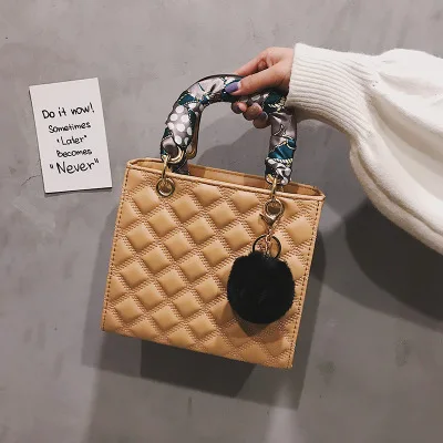 

2019 four seasons new simple versatile silk scarf bracelet portable large-capacity small square bag fashion shoulder handbag