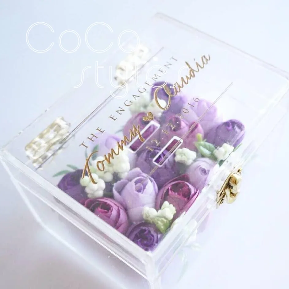 

Cocostyles bespoke blank lucid acrylic ring holder box with gold engraving logo for lawn wedding ring box