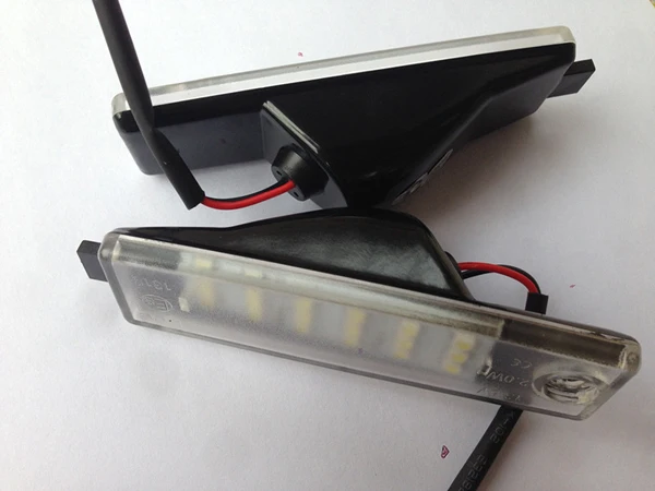 Toyota_HiAce_License_plate_Lamp (1).jpg