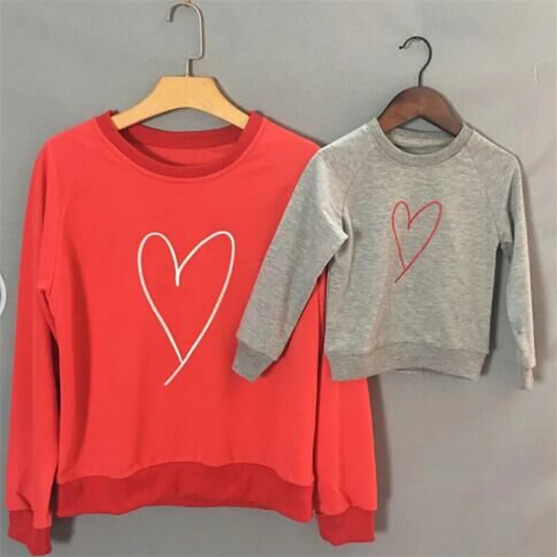 

Family Matching Heart Clothing Mother Mum Baby Boy Girls T-shirt Sweater Sweatershirt 2017 New Autumn Tops Blouse Family Clothes