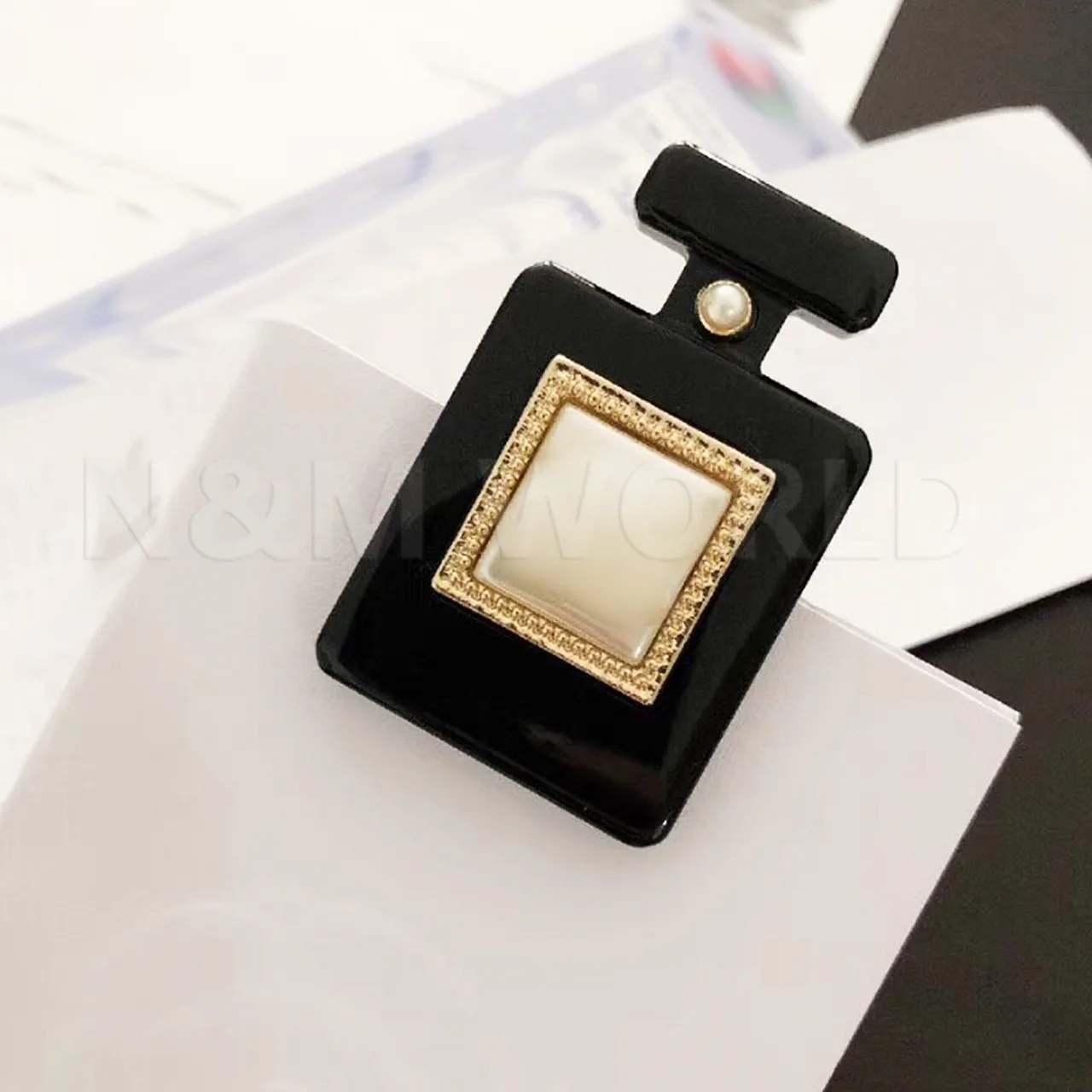 

Fashion Jewelry Brooch 2019 New Hot Brand Retro Classic Golden Camellia Brooch Fashion Jewelry For Women Girls Wedding Gift