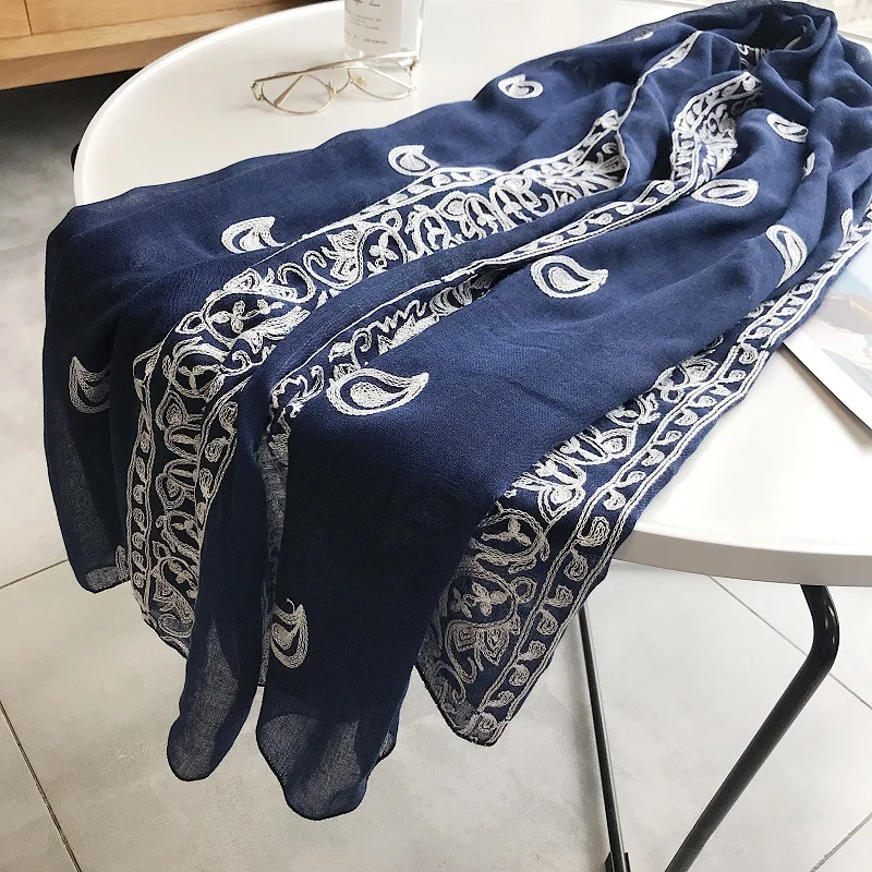 

2019 Plain Embroidered Cahew Floral Viscose Hijab Scarf Maxi Wrap Scarves Headhand Shawls Muslim Islamic Autumn Winter Scarves