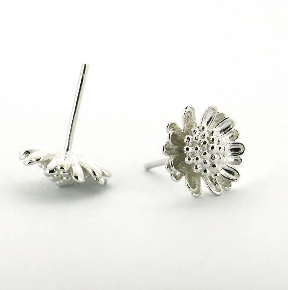 

Solid 925sterling silver daisy stud earring