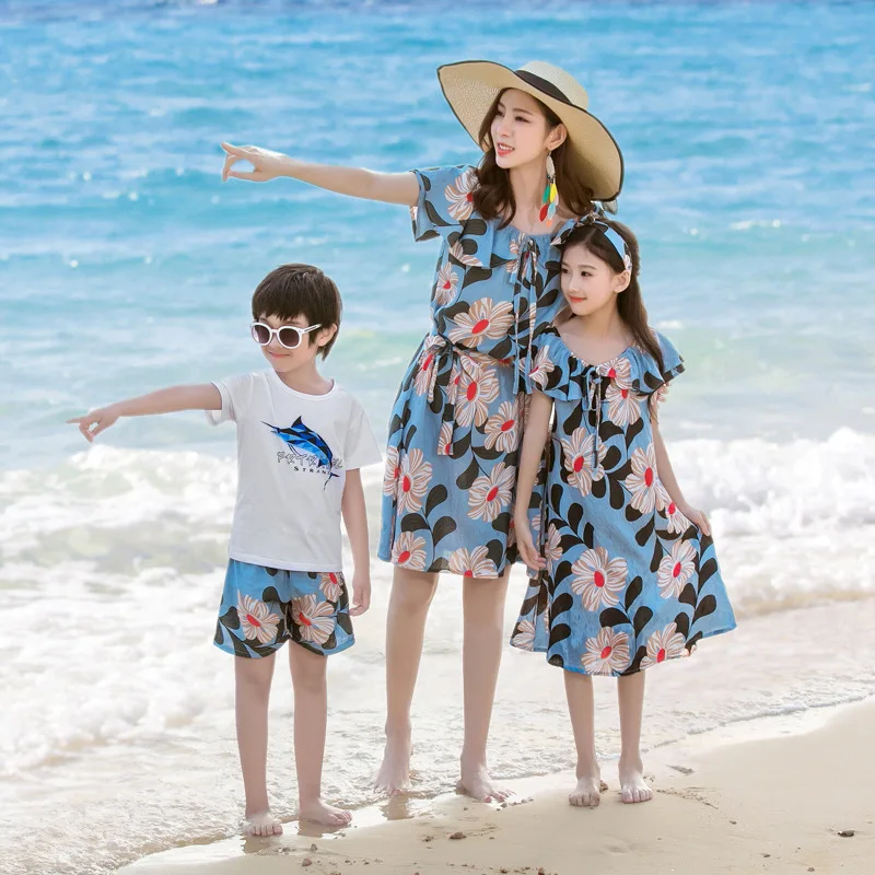 Holiday Family Matching Outfits Off Shoulder Mother and Daughter Dresses Mommy and Me Clothes Dad Son Clothing Sets Summer Look