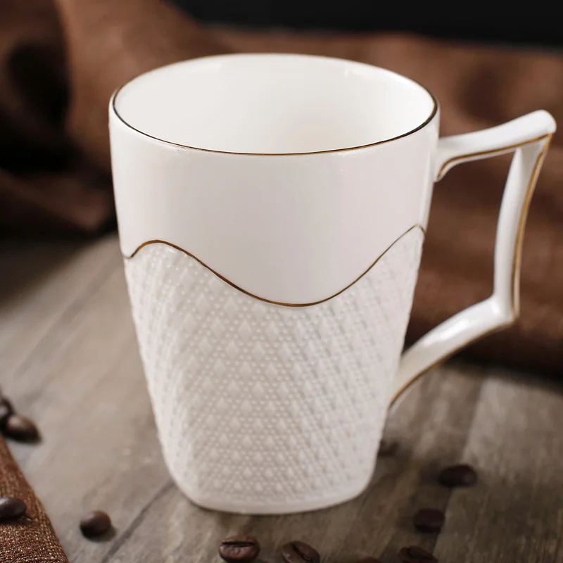

Modern Style Elegant Bone China Mug with Engraving Gold Inlay Pattern for Tea / Coffee Cup