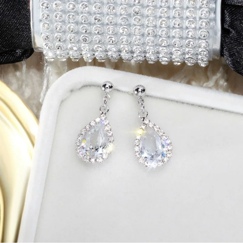 

2019 New Simple Earrings Exaggerated Personality Popular Metal Crystal Water Droplets Geometry Ladies Earrings