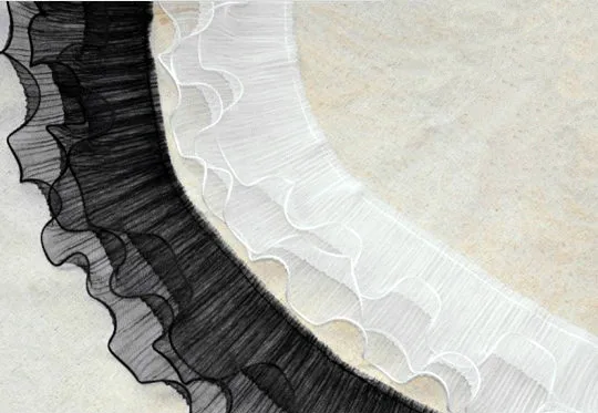 

Black and white three layer gauze, agaric edge organ, pleated folds, lace wedding dress, doll lace, tight edge accessories.