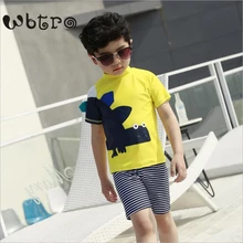 Wbtro, Детские с рисунками динозавров Двойка купальный костюм с коротким рукавом пляжная одежда в полоску для детей, ванный Комплект для мальчиков пляжные сандалии Плавание надеть с красным платьем-Плавание Кепки