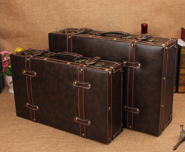 чемодан старинный. ретро чемодан. чемодан ретро винтаж. винтажные чемоданы. кожаный чемодан в стиле ретро.
