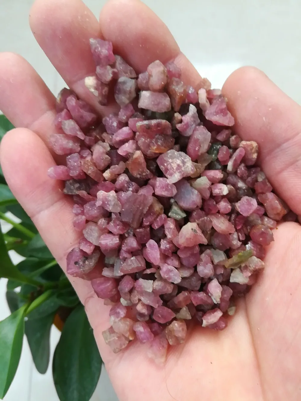 100 г натуральные необработанные камни и минералы рейки целебный Кристалл Рубин сырье образец драгоценного камня для изготовления ювелирных изделий