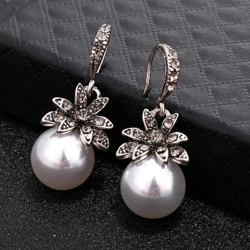 Fashion Imitation Pearl Earrings Inlaid Rhinestones Exquisite Charming Wedding Jewelry For Women Three colors optional2019