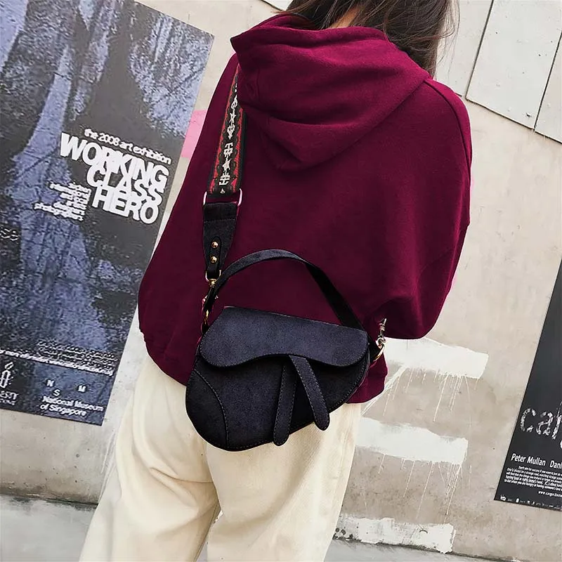 

Anderi brand saddle bag woman new Chao Nizi handbag Women retro saddle bag casual wide shoulder strap Female shoulder Messenger