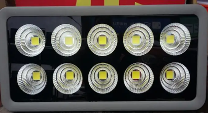 [Семь Neon] 50 Вт 100 Вт 150 Вт 200 Вт 300 Вт 400 Вт 500 Вт 600 Вт белый/теплый белый свет открытый IP65 водонепроницаемый led местная светодиодный прожектор