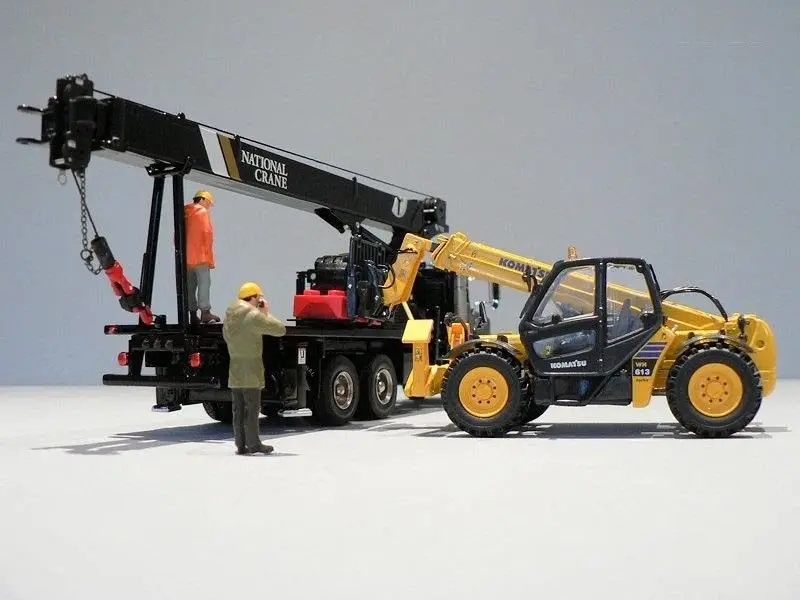 UH8002 1:50 Комацу WH613 TELEHANDLER с вилками литой игрушечной моделью для украшения