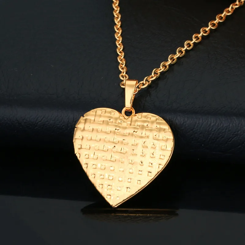 кулоны. украшение сердце. Silver heart shaped locket necklace. цепочка с кулоном в виде сердца. ювелирная подвеска сердце.