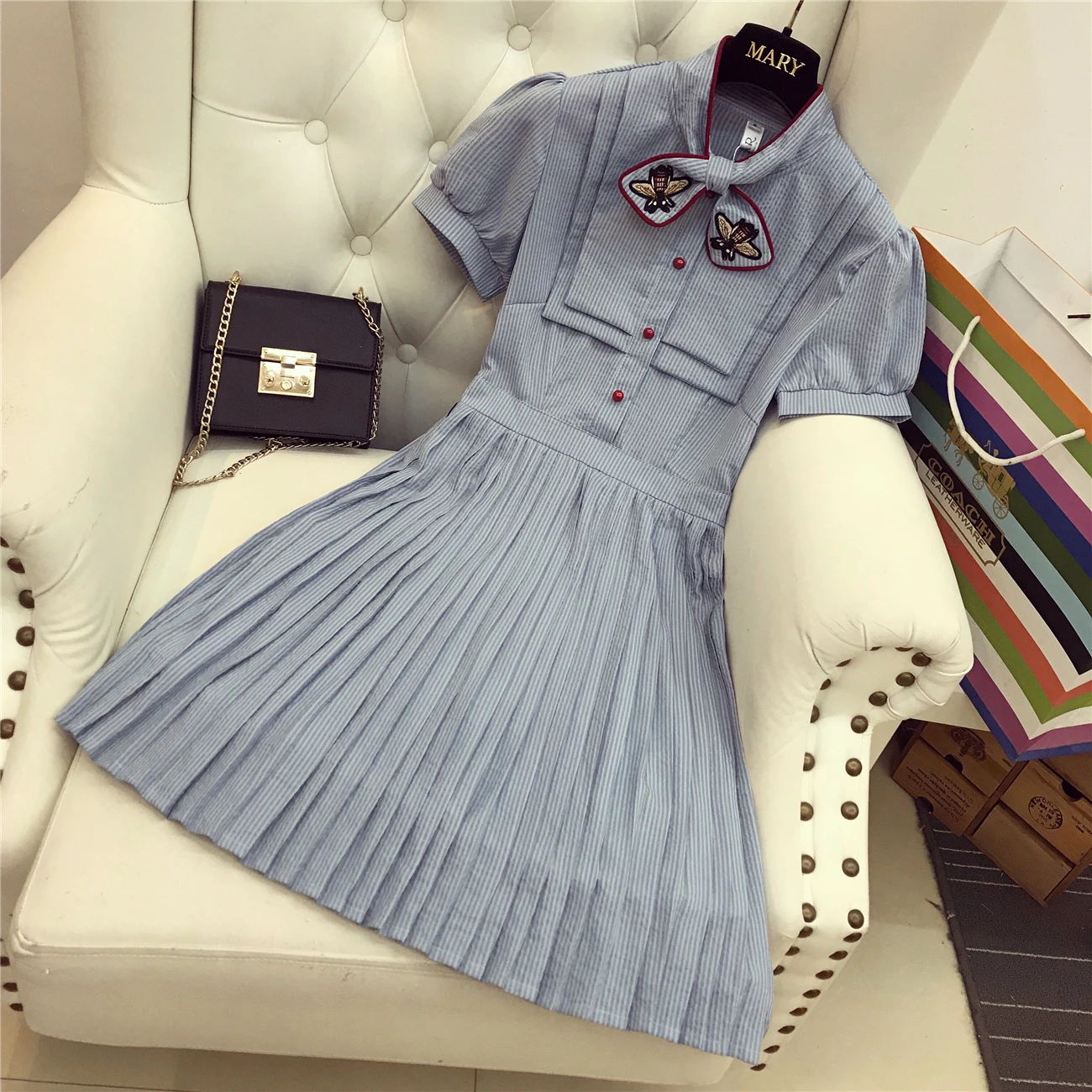 

New Summer Fashion Vintage Short Women Dress Elegant Bow Embroidery Slim Waist Dress Single Breasted Short Sleeve Pleated Dress