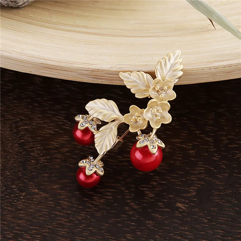 TDQUEEN Brooches Red Simulated Pearl Flower Pins and Brooches Safety Pin Jewelry Zinc Alloy Metal Brooch for Women BR0054-2
