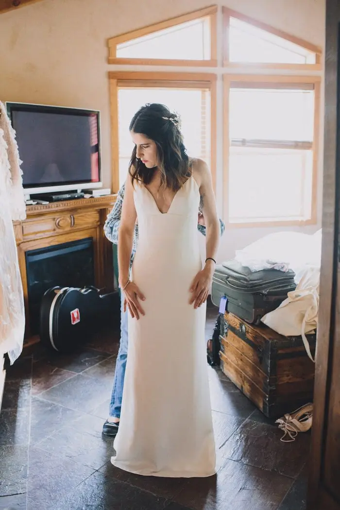 organic-chalet-view-lodge-wedding-with-a-touch-of-mid-century-style-mandee-johnson-photography-7-700x1050