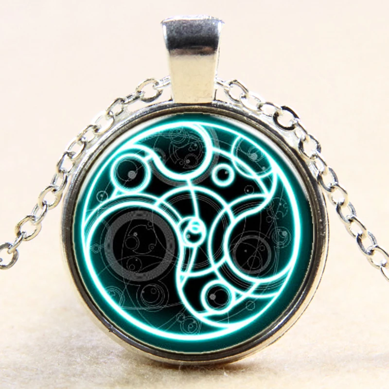 Магический кулон. Магические артефакты фэнтези амулет. Волшебный амулет. Необычные кулоны. Огненный кулон.